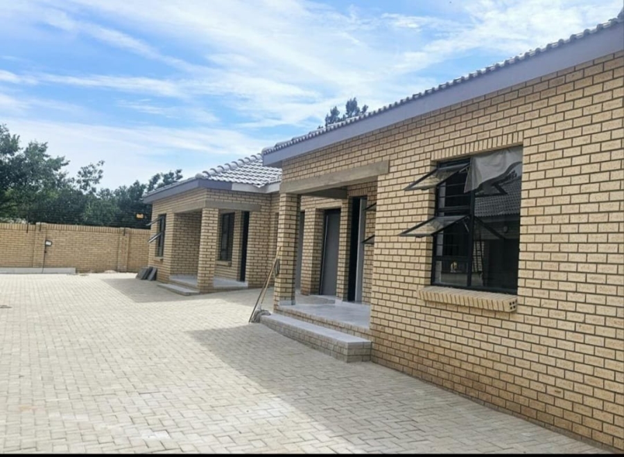 To Let 3 Bedroom Property for Rent in Flamwood North West